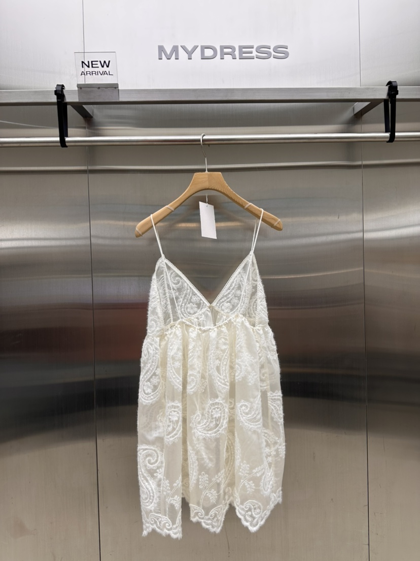 MYDRESS東大門代購26秋冬蕾絲刺繡吊帶短款裙連衣裙A字廓形V領MYDRESS連衣裙