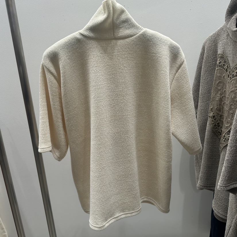 TARABY MOTION韓國直郵26秋季心形高領中袖T恤刺繡高領蕾絲TARABY MOTIONT恤