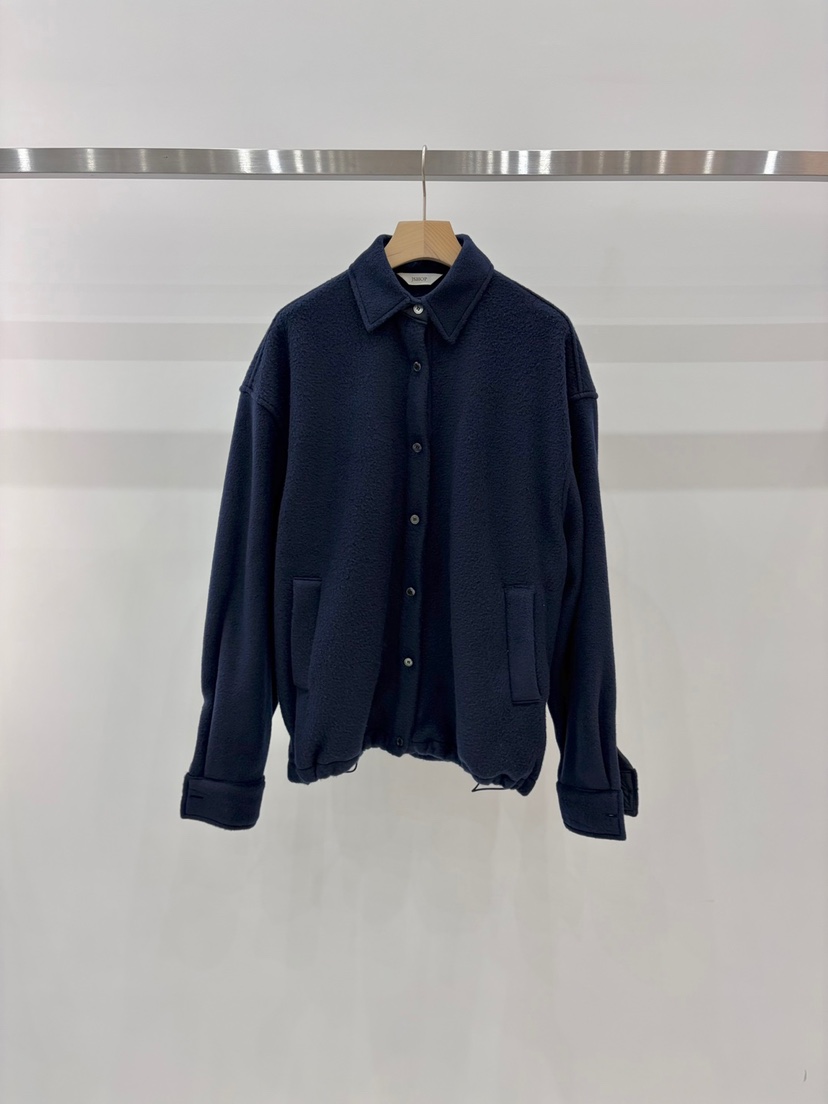 J_SHOP東大門代購26秋冬落肩松緊下擺搖粒絨夾克按扣落肩J_SHOP夾克圖色2藏藍色