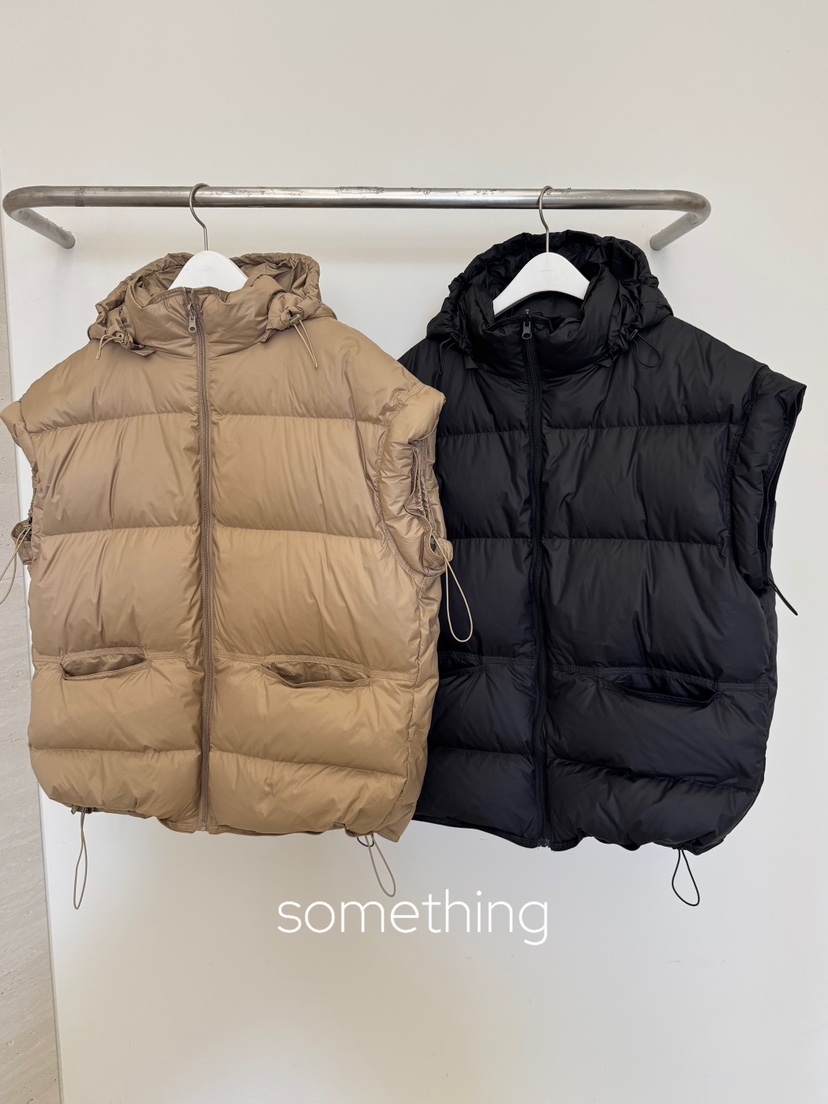 SOMETHING-L/FANCY韓國代購26秋季連帽抽繩羽絨馬甲拉鏈開合口SOMETHING-L/FANCY馬甲
