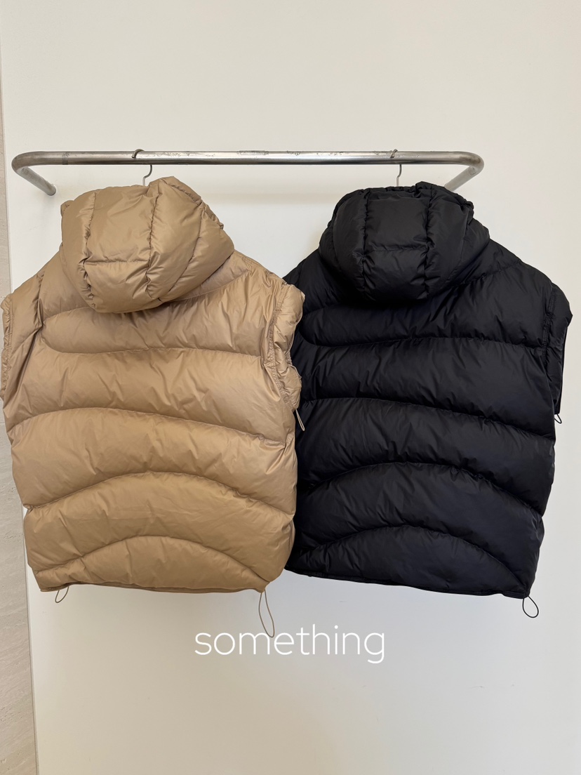 SOMETHING-L/FANCY韓國代購26秋季連帽抽繩羽絨馬甲拉鏈開合口SOMETHING-L/FANCY馬甲