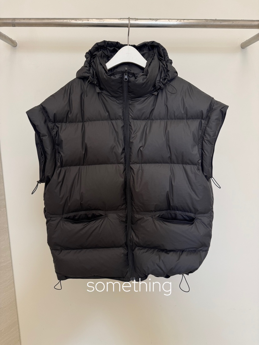 SOMETHING-L/FANCY韓國代購26秋季連帽抽繩羽絨馬甲拉鏈開合口SOMETHING-L/FANCY馬甲圖色2黑色