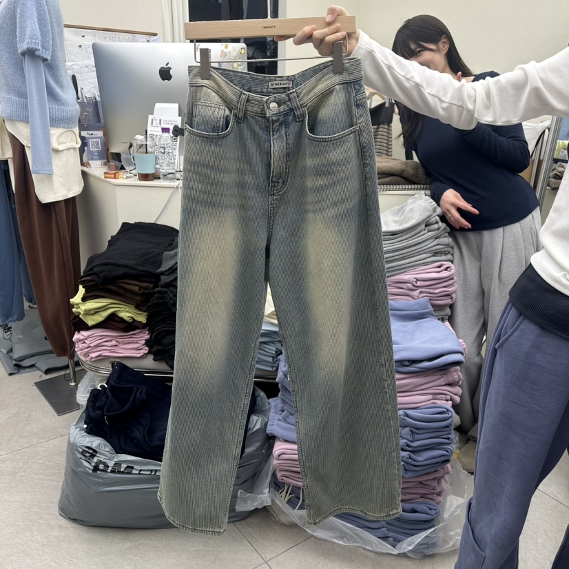I MFACT東大門實拍26秋冬豎紋加絨直筒牛褲牛仔褲口袋加絨直筒I MFACT牛仔褲圖色1