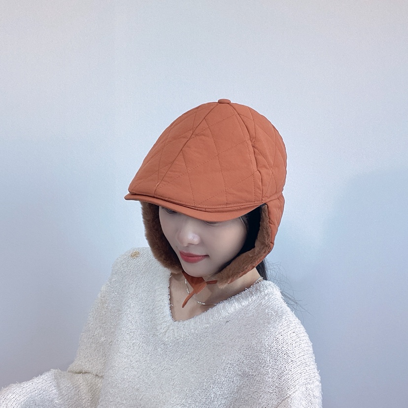 LOVELY HAT韓國代購26秋冬菱格絎縫護耳鴨嘴帽帽子加絨系帶絎LOVELY HAT帽子圖色1