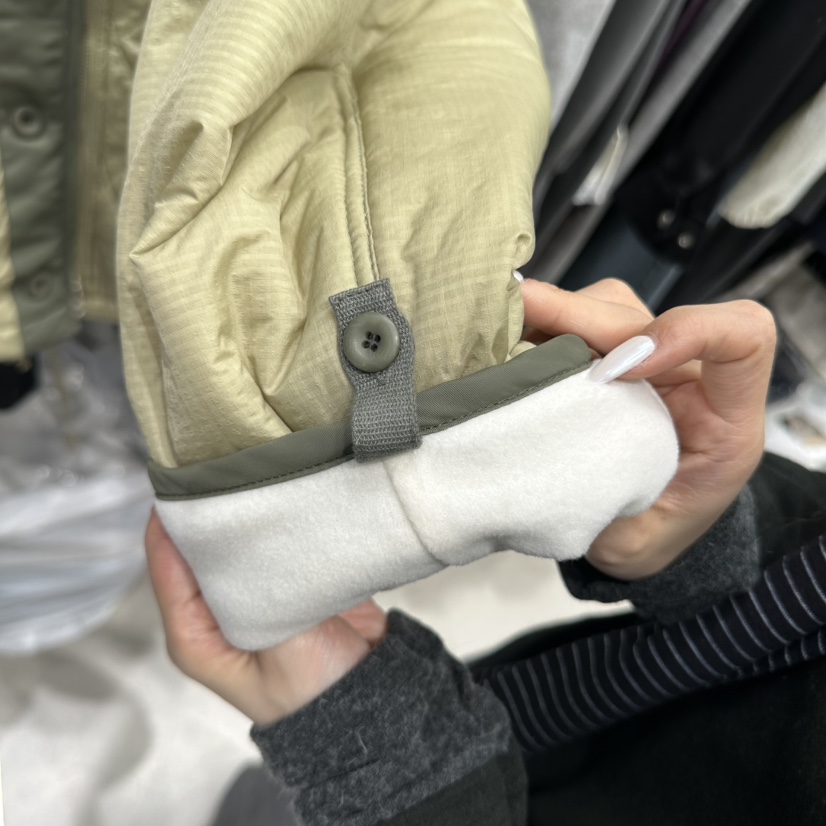 AT THE END韓國代購26秋季V領絎縫棉服短款棉服可調節V領口袋AT THE END短款棉服