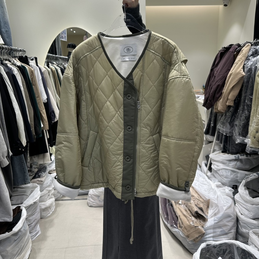 AT THE END韓國代購26秋季V領絎縫棉服短款棉服可調節V領口袋AT THE END短款棉服圖色1