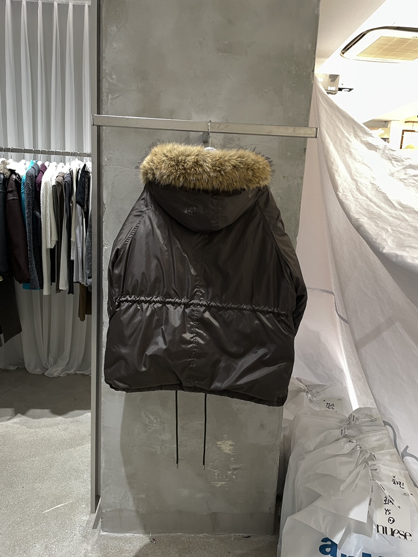 NUESE韓國代購26秋季毛領抽褶短款鴨絨服短款羽絨服口袋填充寬NUESE短款羽絨服