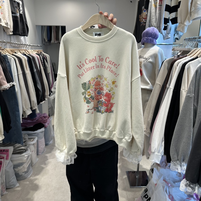EVE東大門實拍26秋季蕾絲袖口愛心熊印花衛衣落肩蕾絲EVE衛衣圖色1