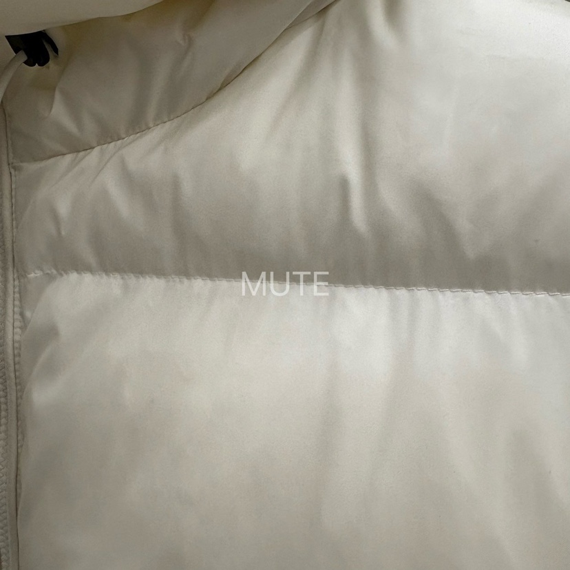 MUTE韓國代購26秋冬連帽羽絨馬甲 芬蘭羽絨拉鏈開合口袋抽繩無MUTE馬甲