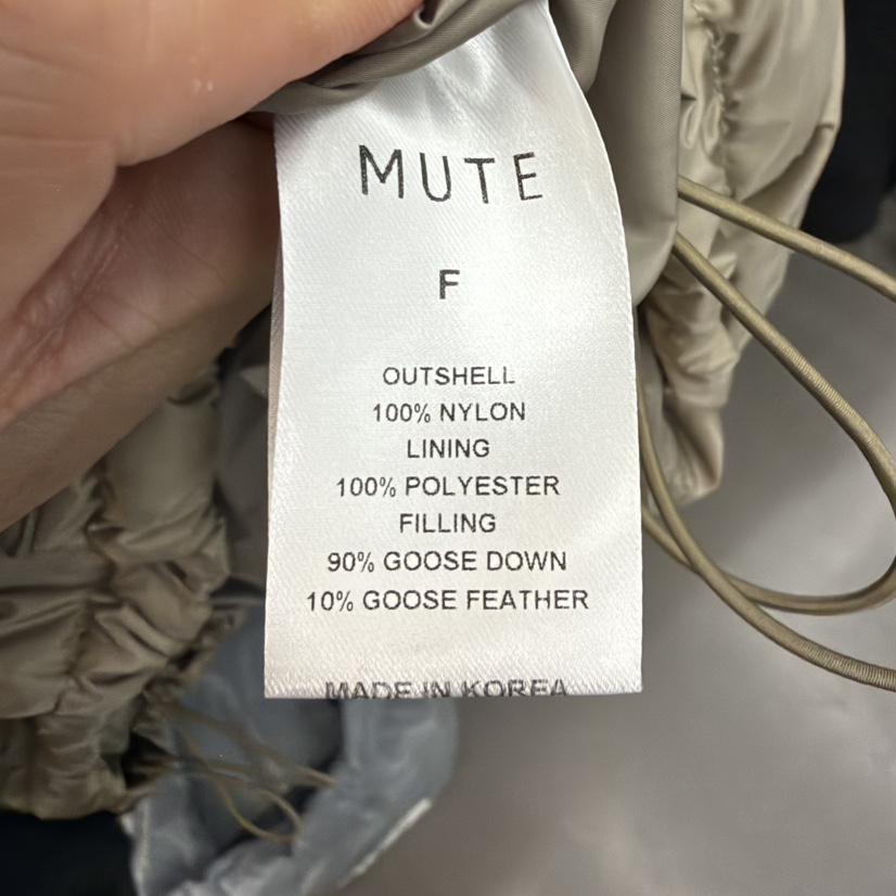 MUTE韓國代購26秋冬連帽羽絨馬甲 芬蘭羽絨拉鏈開合口袋抽繩無MUTE馬甲
