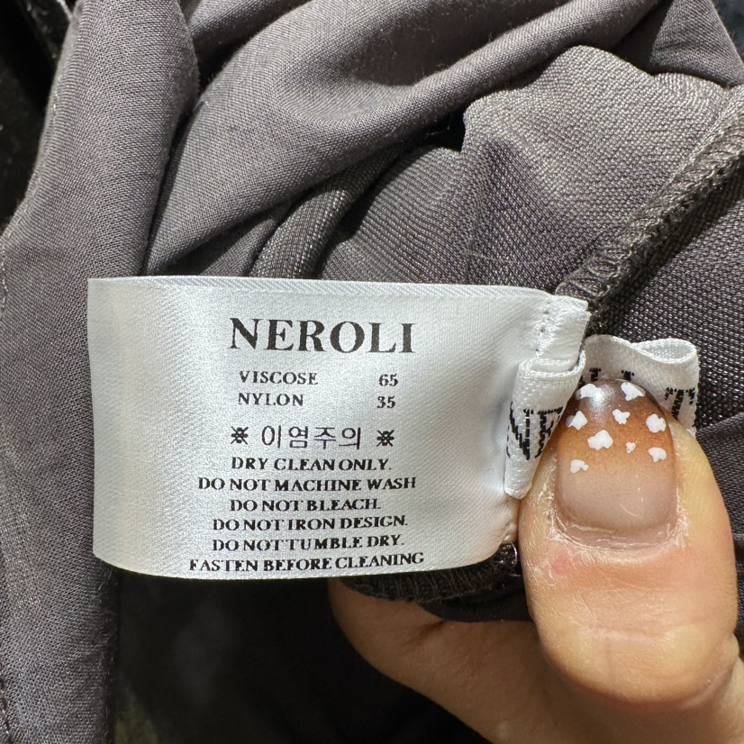 NEROLI 36東大門代購26秋冬絲絨深V背帶裙連衣裙不含內搭深V領NEROLI 36連衣裙