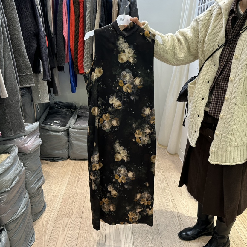 Reirai韓國代購26秋冬無袖高領花卉連衣裙直筒修身高領圍巾無Reirai連衣裙圖色2