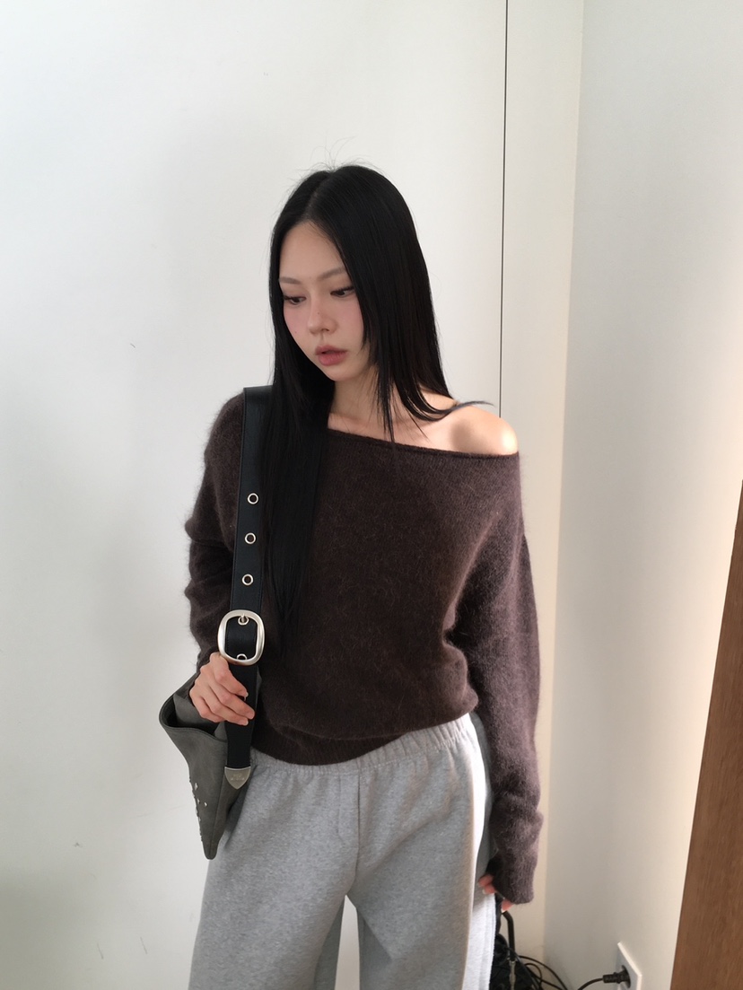 MORE THAN東大門實拍26秋冬一字領毛絨寬松毛衣落肩寬松MORE THAN毛衣