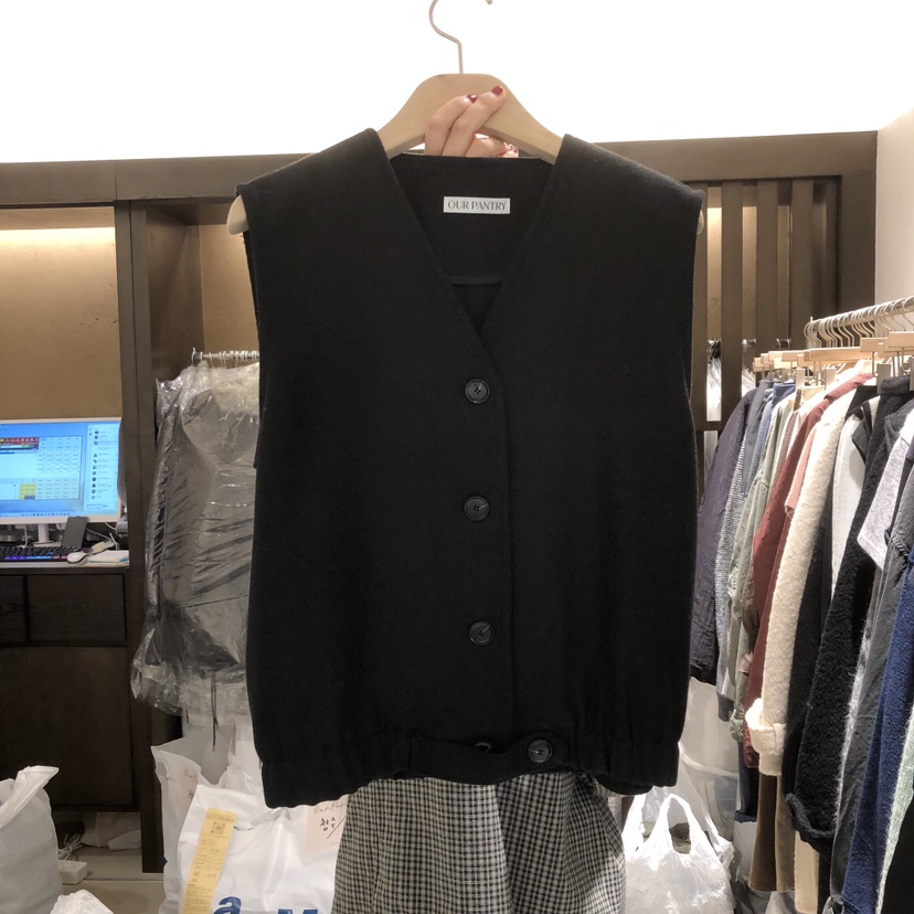 RAWROW/OUR PANTRY韓國代購26秋冬抽繩V領馬甲紐扣背心單排扣VRAWROW/OUR PANTRY馬甲圖色2黑