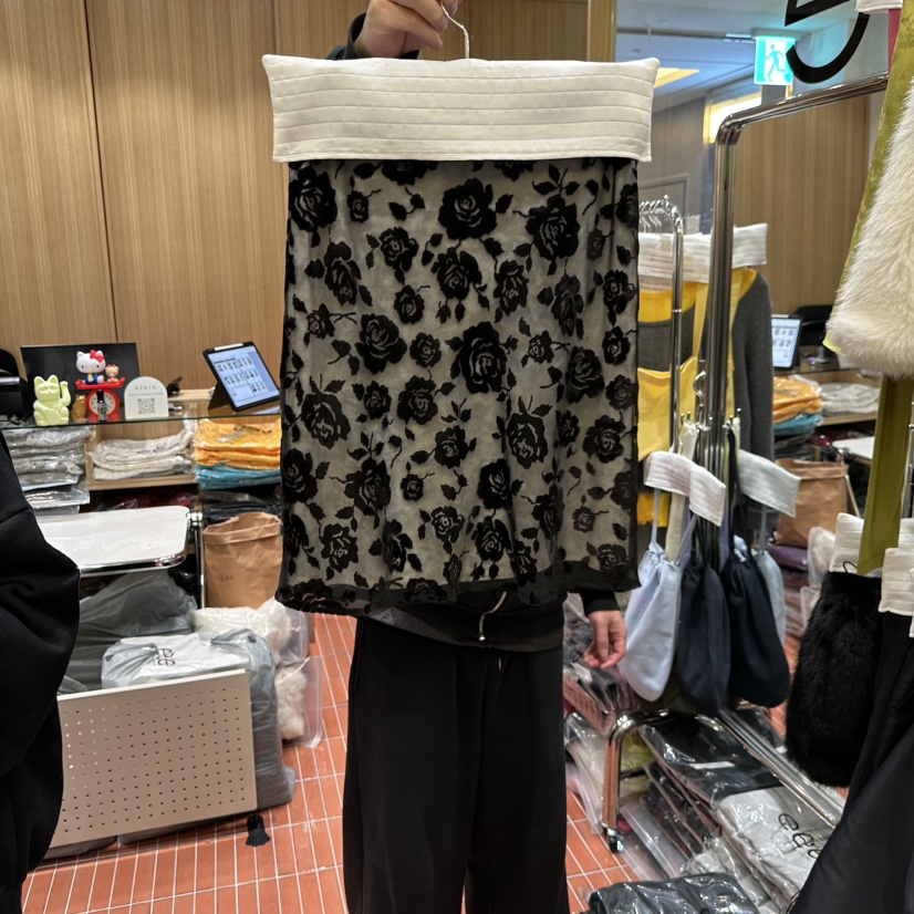 EEE東大門實拍26秋冬植絨玫瑰網紗半裙半身裙中短裙透視絲絨絎EEE半身裙/中短裙