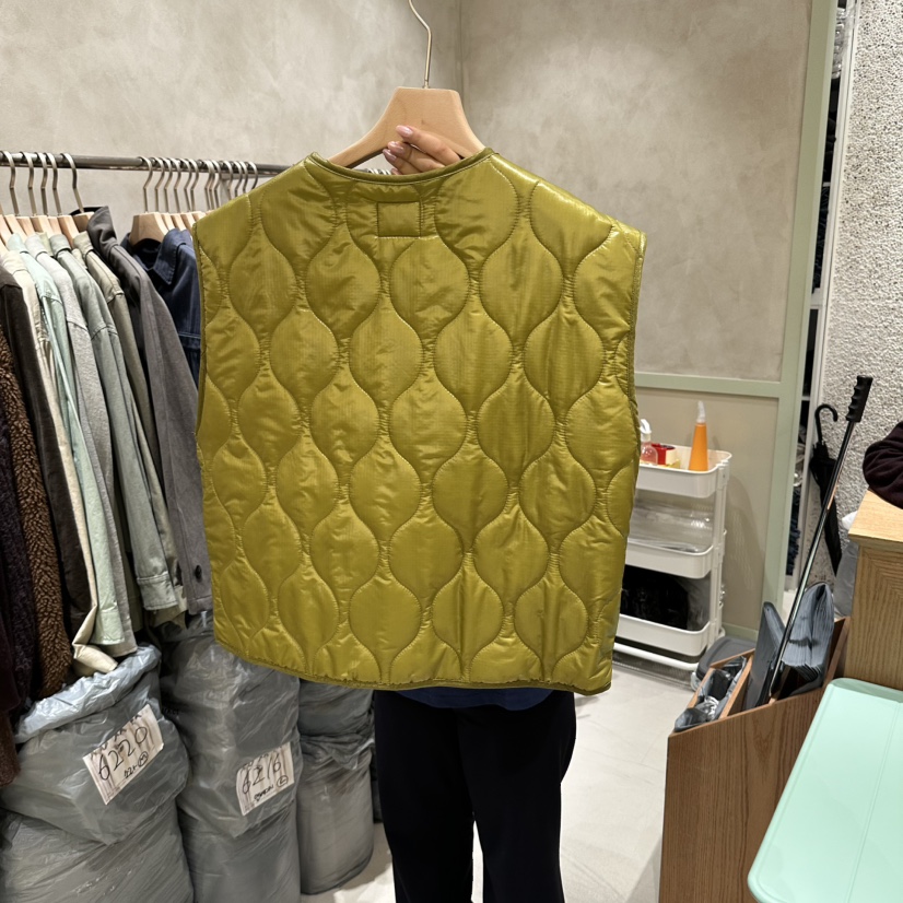 DELI JENNY東大門實拍26秋冬絎縫無袖疊穿馬甲單排扣圓領無袖DELI JENNY馬甲