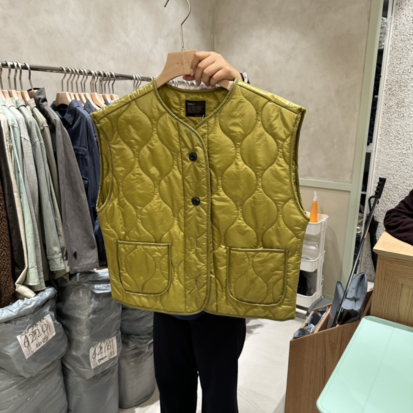 DELI JENNY東大門實拍26秋冬絎縫無袖疊穿馬甲單排扣圓領無袖DELI JENNY馬甲圖色1