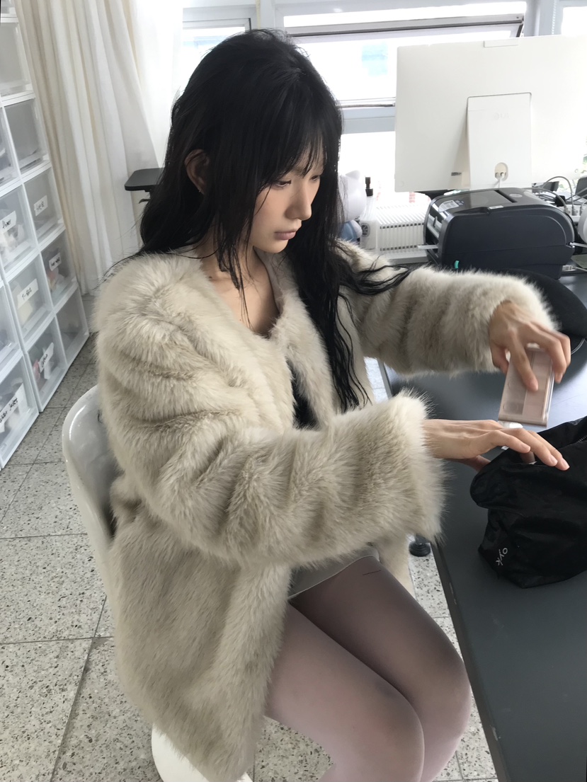 OVERK東大門直郵26秋冬V領直筒短款皮草大衣短款大衣V領毛皮直OVERK短款大衣