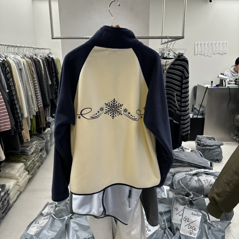 ANDE韓國直郵26秋冬雪花刺繡搖粒絨立領衛衣拉鏈開合插肩袖口ANDE衛衣