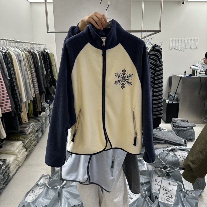 ANDE韓國直郵26秋冬雪花刺繡搖粒絨立領衛衣拉鏈開合插肩袖口ANDE衛衣圖色2