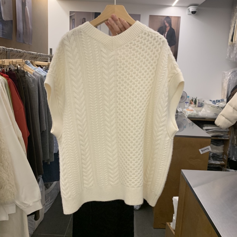 BLAIR seoul東大門代購26秋冬V領絞花針織馬甲V領花紋無袖BLAIR seoul馬甲