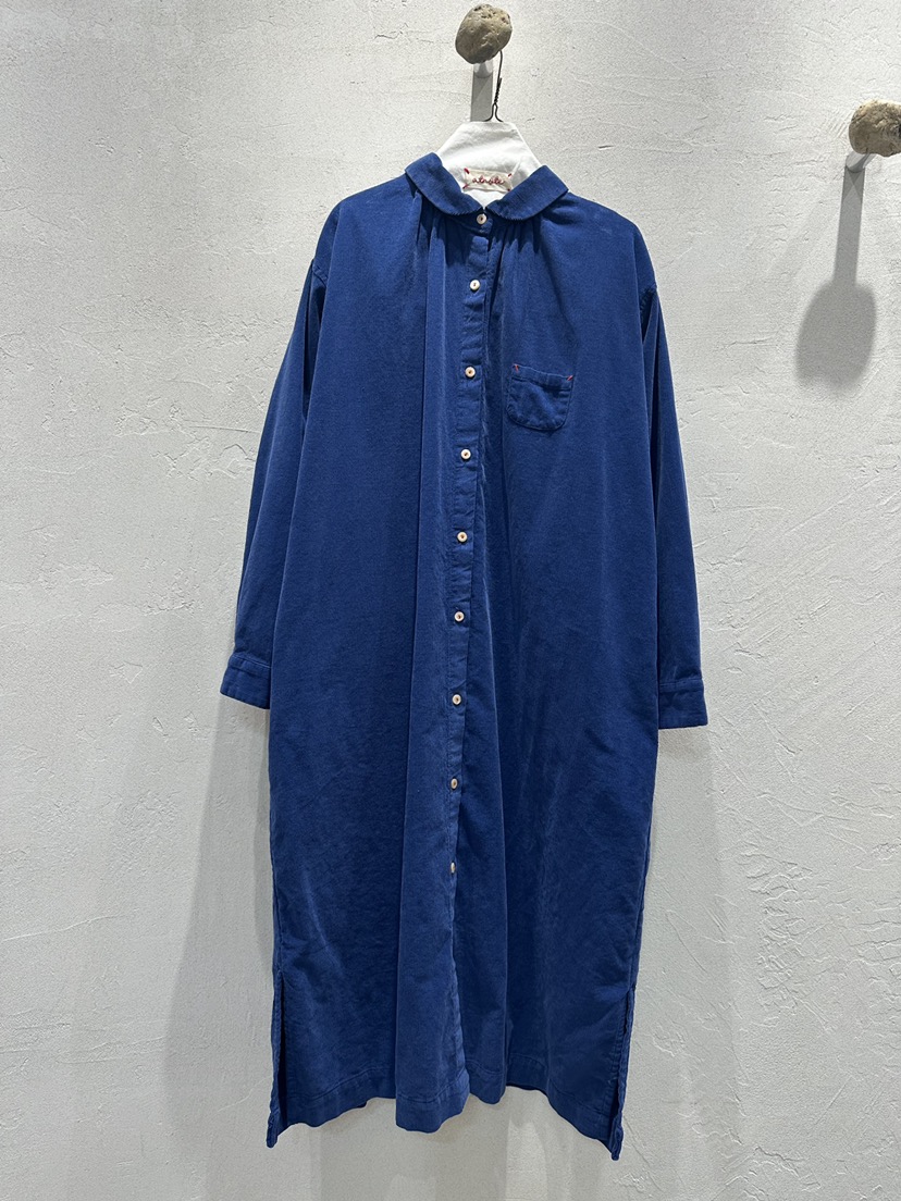 AT NOTE韓國代購26秋冬燈芯絨長款襯衫裙蕾絲衫單排扣燈芯絨圓AT NOTE襯衫/蕾絲衫圖色1