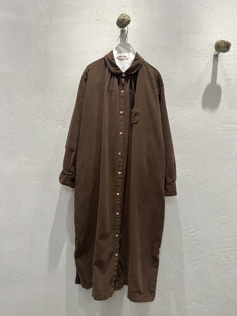 AT NOTE韓國代購26秋冬燈芯絨長款襯衫裙蕾絲衫單排扣燈芯絨圓AT NOTE襯衫/蕾絲衫圖色2