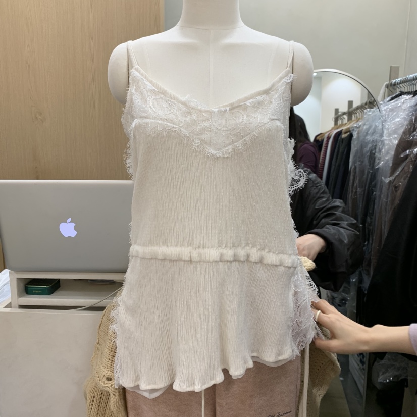 VILLA BUTTON東大門代購26秋冬蕾絲吊帶背心V領蕾絲無袖VILLA BUTTON吊帶/背心圖色1