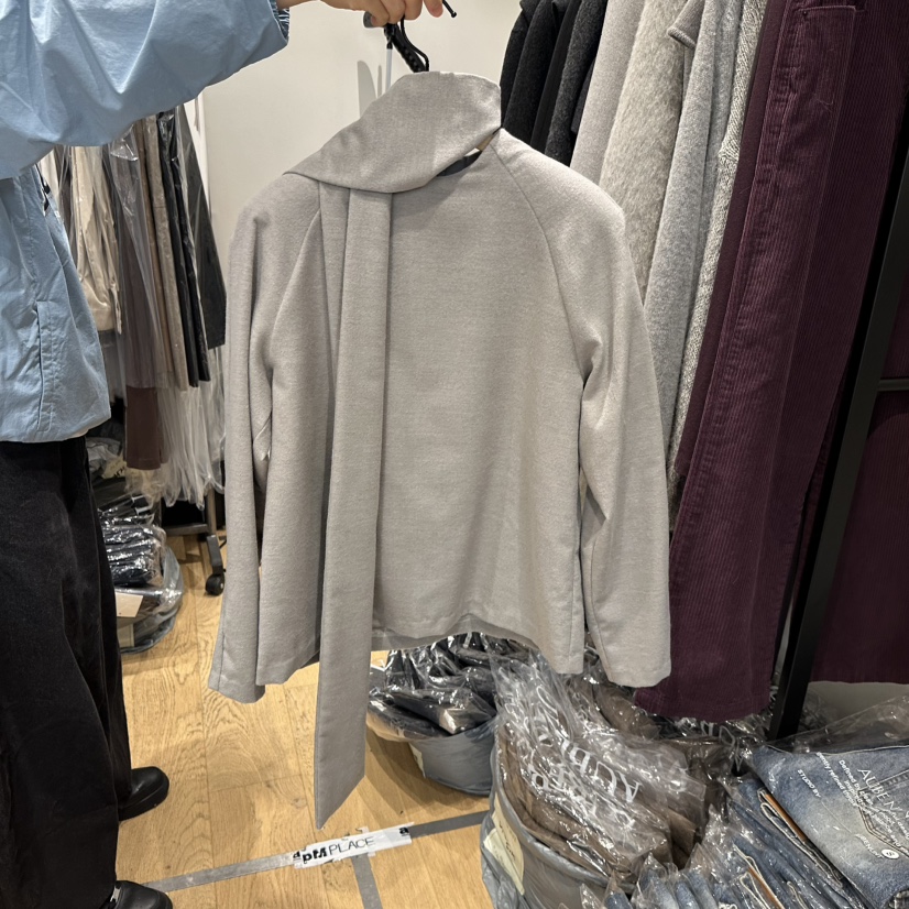 aube nunt東大門代購26秋冬圍巾款簡約上衣襯衫蕾絲衫插肩袖圍aube nunt襯衫/蕾絲衫圖色1