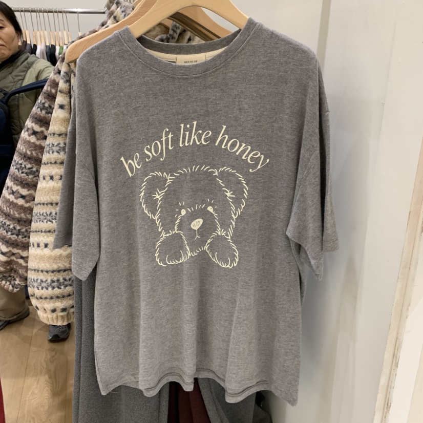 HOUSE OF/DE MERRY東大門代購26秋冬小熊印花落肩T恤安哥拉落HOUSE OF/DE MERRYT恤圖色2