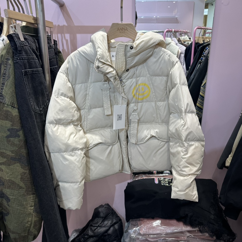 ANNA韓國代購26秋冬短款連帽笑臉羽絨服短款羽絨服羽絨服口袋ANNA短款羽絨服圖色1