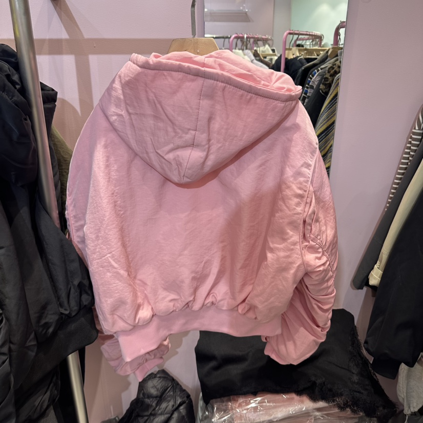 ANNA東大門代購26秋冬徽章裝飾短款連帽棉服短款棉服短款褶皺ANNA短款棉服