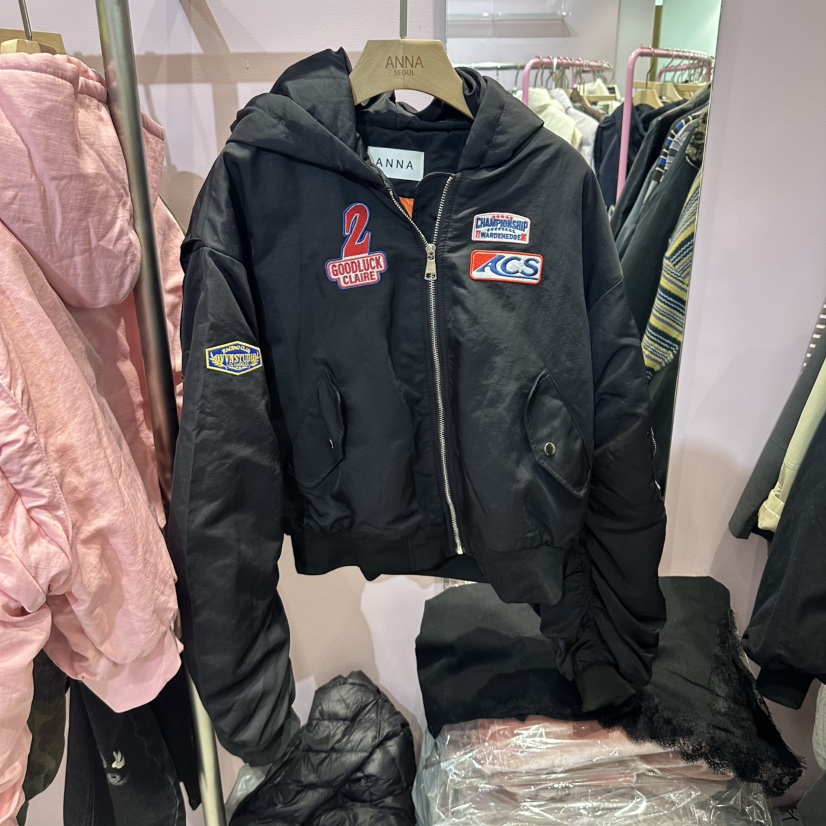 ANNA東大門代購26秋冬徽章裝飾短款連帽棉服短款棉服短款褶皺ANNA短款棉服圖色2