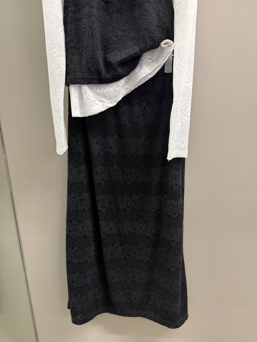 OFFSET韓國代購26秋冬蕾絲掛脖背心長裙套裝不含內搭直筒蕾絲OFFSET套裝
