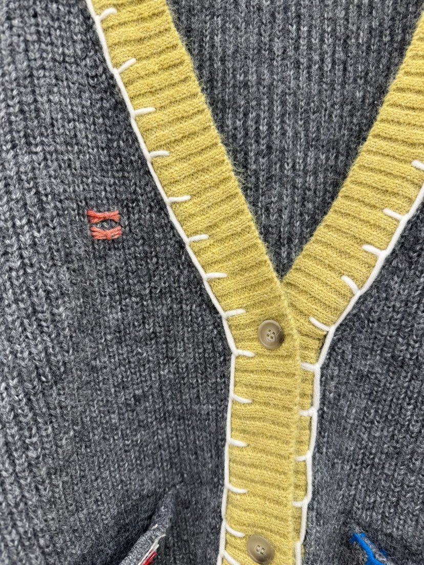 THORE東大門代購26秋冬撞色V領刺繡針織開衫單排扣V領口袋刺繡THORE開衫