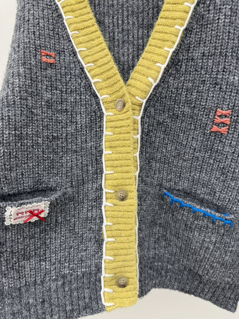 THORE東大門代購26秋冬撞色V領刺繡針織開衫單排扣V領口袋刺繡THORE開衫