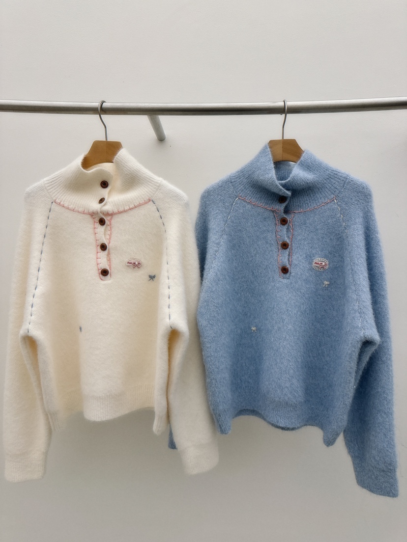 THORE韓國代購26秋冬半開襟立領刺繡毛衣插肩袖立領刺繡高領開THORE毛衣