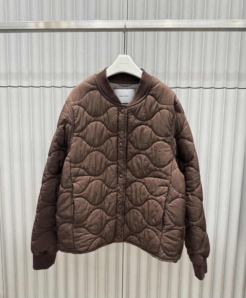 NCODE東大門代購26秋冬波浪絎縫棒球領棉服短款棉服按扣絎縫羅NCODE短款棉服圖色1