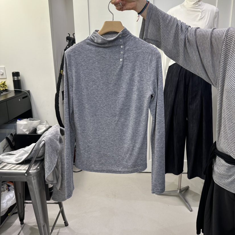 AMON東大門實拍女士新品熱賣休閑真品人氣長袖T恤高領紐扣AMON長袖T恤圖色2