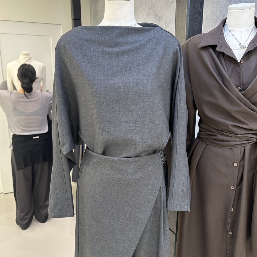 AMON東大門實拍女裝新品真品推薦職業熱賣人氣時尚長袖T恤AMON長袖T恤圖色1