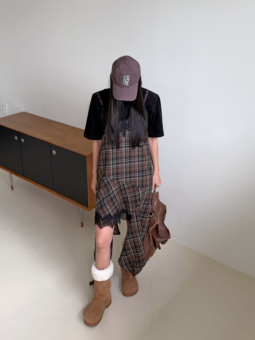 VERANDA韓國代購26秋冬不規則蕾絲格紋吊帶裙連衣裙V領格紋蕾VERANDA連衣裙