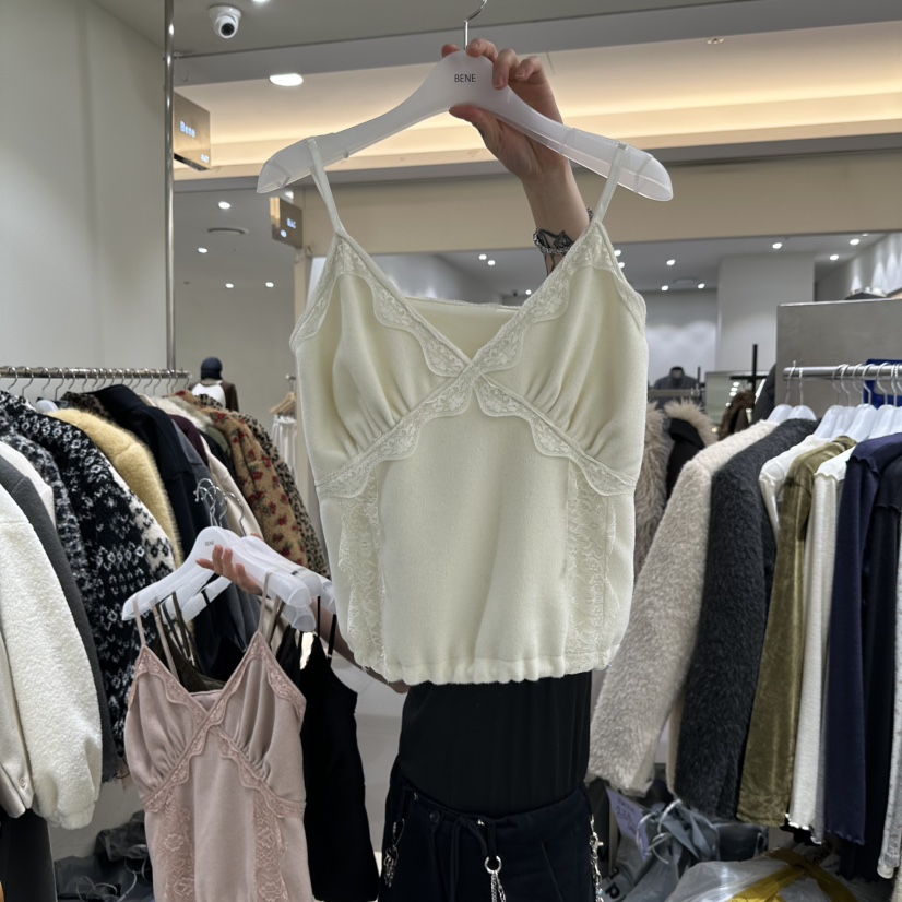 SHOP BENE_Bene東大門代購26秋冬蕾絲毛絨吊帶背心V領蕾絲褶皺SHOP BENE_Bene吊帶/背心圖色1