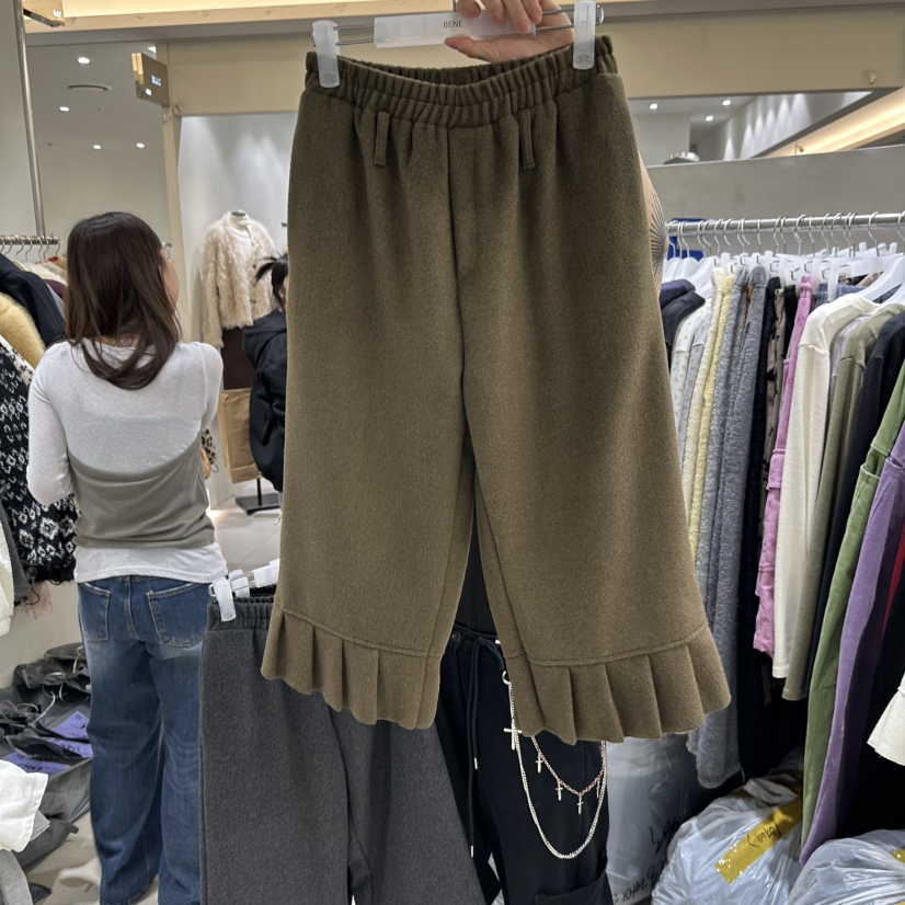 SHOP BENE_Bene東大門實拍26秋冬荷葉邊闊腿刷毛短褲荷葉邊SHOP BENE_Bene短褲圖色3