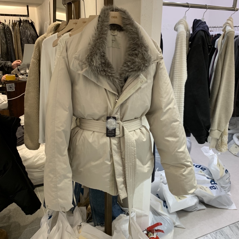 ONDA韓國直郵26秋冬毛領收腰短款羽絨服含腰帶按扣鴨絨含腰帶ONDA短款羽絨服圖色1