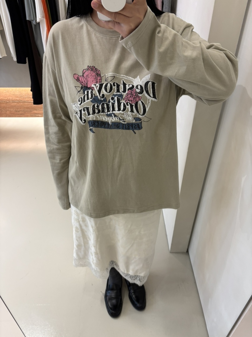 LIVE AID-P東大門實拍26秋冬圓領落肩印花長袖T恤字母印花落肩LIVE AID-P長袖T恤