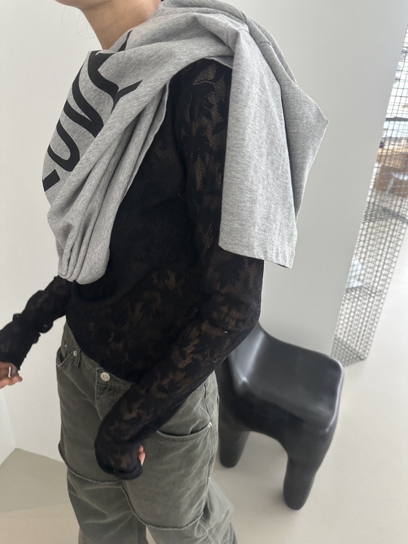CHAV韓國直郵26秋冬短款修身蕾絲長袖T恤花紋修身短款蕾絲圓領CHAV長袖T恤