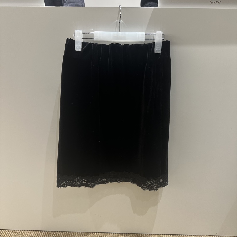 SHOP_WE ARE東大門實拍26秋冬絲絨蕾絲中裙半身裙中短裙拼接蕾SHOP_WE ARE半身裙/中短裙圖色2黑色
