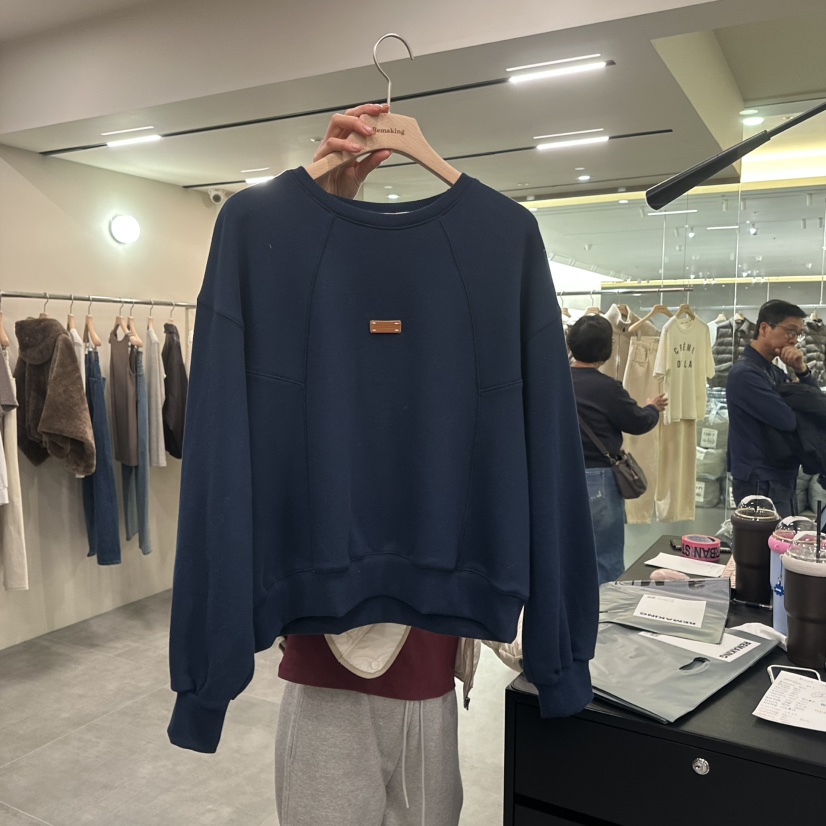Remaking/URBANSTORY東大門直郵26秋冬加絨圓領衛衣加絨皮革落Remaking/URBANSTORY衛衣圖色2