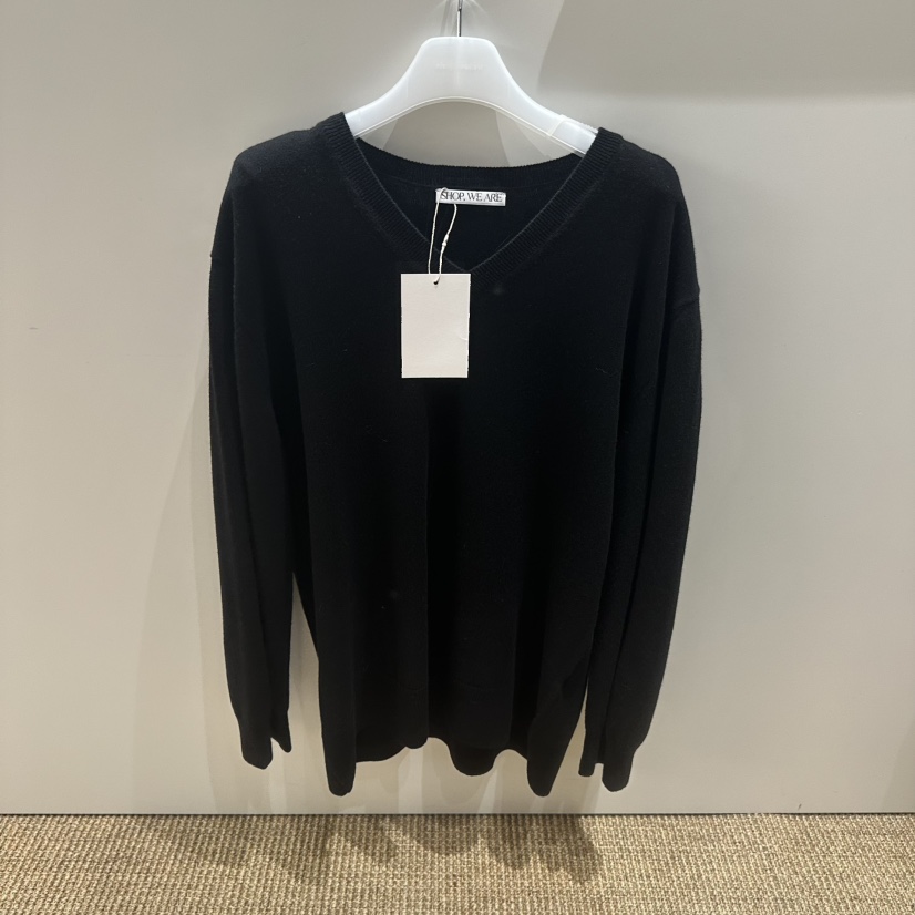 SHOP_WE ARE東大門代購26秋冬V領不規則下擺針織衫V領羅紋SHOP_WE ARE針織衫圖色2黑色
