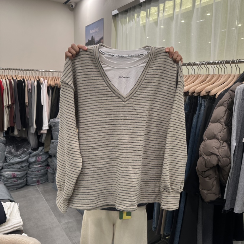 Remaking/URBANSTORY東大門實拍26秋冬深領假兩件條紋針織衫長Remaking/URBANSTORY長袖T恤圖色2